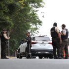 El vehículo fue atacado a bala cuando se movilizaba por la vía a la Costa a la altura de Puerto Azul.