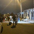 Cerca de las botellas de cerveza que quedaron intactas, estaban los cadáveres de las víctimas.