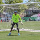 Alexander Domínguez entrenado con gorra, cumplió los 37 años.