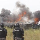 Mega operativo conjunto entre miembros de la policia nacional y nilitares realizado en la Coop. Nueva Guayaquil en Flor de Bastión, al noroeste de Guayaquil, donde se destruyeron con explosiones controladas inmuebles que servían como "escuelas para sicarios" y escondite para secuestradores y secuestrados. Agencia (Ag-extra)