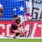 Hernán Galíndez debutó como capitán de Ecuador en el choque con Argentina.