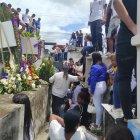 Despidieron en Esmeraldas a la joven que se suicidó.