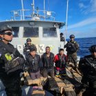 Personal de la Marina de El Salvador logró la aprehensión de tres personas en sus aguas. Los sospechosos son dos ecuatorianos y un colombiano.