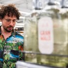 Luisito Comunica está en Ecuador en compañía de su esposa.