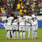 Lo que comenzó con un abrazo al final estuvo cerca de terminar en los puños.