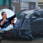 El candidato fue baleado en su vehículo.