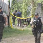 Policías acudieron al punto para recabar información y retirar el cuerpo.