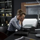 Toma descansos regulares. Estos descansos pueden ayudarte a recargar energías y reducir el estrés acumulado.