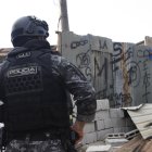 En un sector de la cooperativa Balerio Estacio, tomado por Mafia 18, estaban pintadas en viviendas rústicas logotipos y el nombre de la banda.