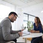 Busca mantener un equilibrio entre todas tus fortalezas, para que esto realmente te diferencie frente a otro candidato.