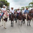 Caballistas salieron a las calles en honor a la virgen