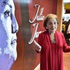 Fresia Saavedra se mantuvo en actividad, hasta que sus fuerzas le dieron, dando clases en la Escuela del Pasillo 'Nicasio Safadi'.