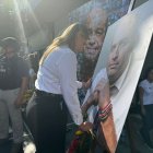 Un homenaje se realizó en los bajos del Municipio de Manta.