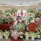 La foto de Eliana y Oswaldo fue colocada en un arreglo de flores, en forma de corazón.