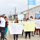 Moradores protestaron en contra de los desalojos programados para ayer en el sitio.