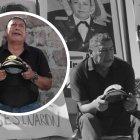 El padre de Aidita llora desconsolado afuera del Ministerio de Defensa, en Quito.