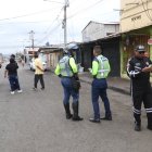 Agentes de la Agencia de Tránsito y Movilidad y de la Oficina de Investigación de Accidentes de Tránsito investigan lo ocurrido.