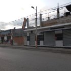 El comerciante llega al local donde lo esperaban dos dependientes, cuando fueron sorprendidos por sujetos armados.