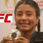 La ecuatoriana Lucía Yépez la Tigra mostró su medalla de plata de París 2024.