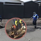 Una cuadrilla de Emaseo limpió los restos de sangre de las víctimas en la calle J.