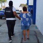 En el domicilio se encontró a una mujer, la cual fue aprehendida por los agentes policiales.