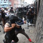 Policía irrumpieron en una vivienda del suburbio de Guayaquil.