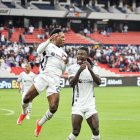 Jhojan Julio y Ricardo Adé festejando el primer lugar de la segunda etapa de LigaPro.