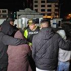 Luego de haberlas localizado al interior del inmueble y ser valoradas, las dos víctimas fueron entregadas a sus parientes.