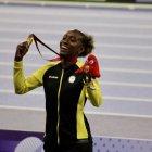 Kiara Rodríguez y su medalla de oro en los paralímpicos.