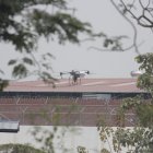 Un dron de uso agrícola aterrizó en el techo de La Roca.