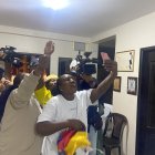 Narcisa España en vídeo llamada con su hija de oro, Kiara Rodríguez.