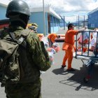 Los militares serían amenazados por los grupos delictivos para ser corrompidos.