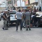 Las parientes del afectado se abalanzaron afuera del vehículo luego de perpetrado el atentado en el barrio Jocay.