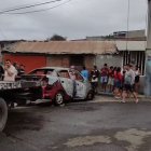 Así quedó el vehículo incendiado en Manta.