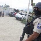 Miembros de la Policía Nacional permanecen custodiando la zona del conflicto.