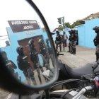 Policías resguardaron las instalaciones de unidades educativas del cantón ferroviario