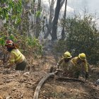 Los bomberos están desplegados en cinco puntos críticos de incendios.