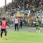 Con el estadio de La Troncal a reventar, Antonio Valencia a filo de cancha, dirigiendo a su equipo AV25.