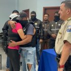 El hombre se emocionó al reencontrarse con su familia.