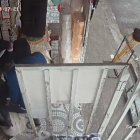 En una grabación se observa la forma en que la joven fue secuestrada. La golpearon.