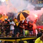 En el Clásico del Astillero 235 se prendieron bengalas que repercutieron en multas para Barcelona