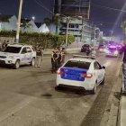 En el sitio del  ataque, frente a la playa El Murciélago,  peritos levantaron indicios balísticos de un arma de fuego calibre 9 milímetros.