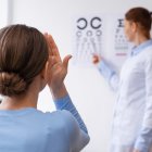 Por los cortes de luz forzamos la vista.