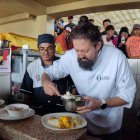 Jalál Dubois en un mercado de Ambato.