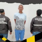 Al sospechoso le encontraron en su poder billetes de 20 dólares y dos tarjetas.