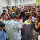 El momento del sepelio fue conmovedor. Familiares lloraron la partida del jugador.