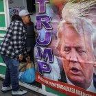 Migrantes esperan en el albergue 'Movimiento Juventud 2000', el 15 de noviembre de 2024 en la ciudad de Tijuana (México). Asociaciones civiles de Tijuana, la mayor ciudad en la frontera norte de México, acusan al Gobierno de Claudia Sheinbaum de “no tener un plan” para afrontar la crisis migratoria que desatará Donald Trump, quien la semana pasada anunció nombramientos alineados a sus promesas de deportaciones masivas.