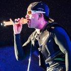 El artista interpretó sus mejores éxitos.