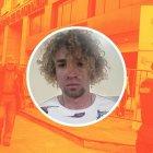 El extranjero tiene 28 años.