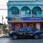 La mañana de este martes 3 de diciembre había policías fuera del negocio gastronómico.